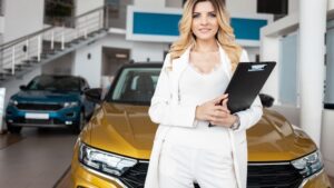 woman-saler-car-autoverkaeiuferin-cultureandcrea