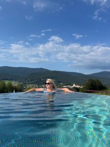 sonnenhof-infinity-pool-outdoor-wellness-cultureandcream.blogpost