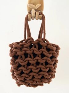 tasche-gestrickt-braun-bag-hand-folklorious-shop-cultureandcream-blogpost