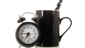 black-wecker-alarm-clock-pot-tasse-frühstück-cultureandcream-blogpost