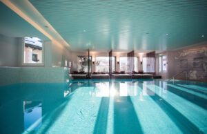 pool-indoor-wellness-gardino-hotel-schweiz-cultureandcream-blogpost